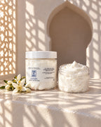 Texture de la Chantilly Précieuse avec fleurs d'oranger, lumière marocaine