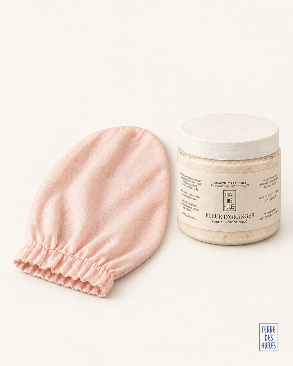 Duo peau douce Terre Des Huiles : gant de soie rose à plat et Chantilly de karité 100 g